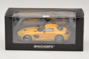 Mercedes SLS AMG C197 Black Series Guld Minichamps 1:43 437033022 Metall — bild 4 av 4
