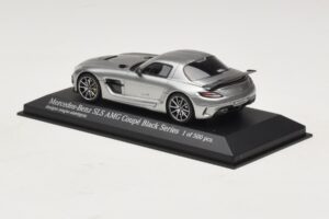 Mercedes SLS AMG C197 Black Series Gråmetallic Minichamps 1:43 437033024 Metall — bild 3 av 4