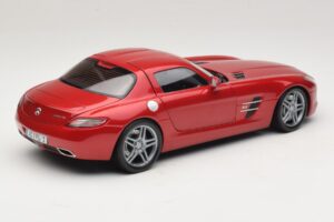 Mercedes SLS AMG C197 Röd Metallic Minichamps 1:18 100039020 Metall — bild 3 av 8