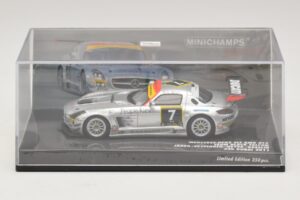 Mercedes SLS AMG GT3 #7 Black Falcon Jager / Seyffarth 24 Hours of Dubai 2011 Minichamps 1:43 437110307 Metall — bild 4 av 5