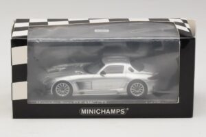 Mercedes SLS AMG GT3 Silver Minichamps 1:43 410113202 Metall — bild 4 av 4