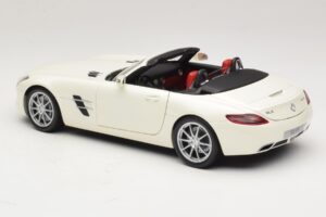 Mercedes SLS AMG Roadster Mystic White II Minichamps 1:18 B66960079 Metall — bild 7 av 9