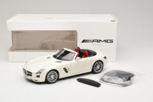 Mercedes SLS AMG Roadster Mystic White II Minichamps 1:18 B66960079 Metall — bild 9 av 9