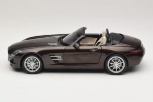 Mercedes SLS AMG Sepang Brown Minichamps 1:18 B66960080 Metall — bild 5 av 9
