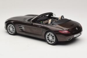 Mercedes SLS AMG Sepang Brown Minichamps 1:18 B66960080 Metall — bild 8 av 9