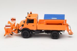 Mercedes Unimog 1300 L Snöplog Orange Minichamps 1:43 439033060 Metall — bild 3 av 6