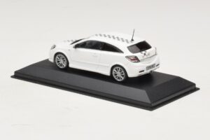 Opel Astra H OPC Nurburgring Edition Vit Minichamps 1:43 ASTRA005 Metall — bild 3 av 4