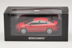 Opel Astra J Röd Minichamps 1:43 410042001 Metall — bild 4 av 4