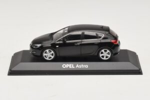 Opel Astra J Svart Minichamps 1:43 ASTRA006 Metall