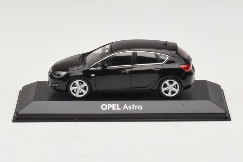 Opel Astra J Svart Minichamps 1:43 ASTRA006 Metall
