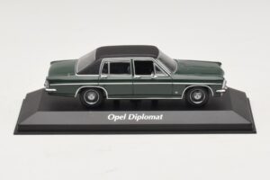 Opel Diplomat B Mörkgrön Maxichamps 1:43 940046070 Metall