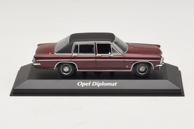Opel Diplomat B Mörkröd Maxichamps 1:43 940046071 Metall