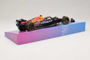Oracle Red Bull Racing RB18 #11 S. Perez Miami GP 2022 Minichamps 1:18 113220511 Metall — bild 3 av 7