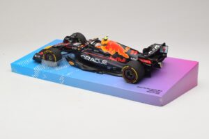Oracle Red Bull Racing RB18 #11 S. Perez Miami GP 2022 Minichamps 1:18 113220511 Metall — bild 5 av 7