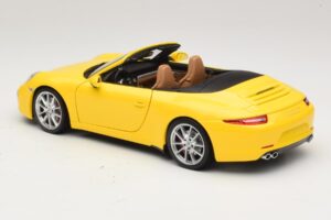 Porsche 911 991 Carrera S Cabriolet Gul Minichamps 1:18 100061031 Metall — bild 7 av 8