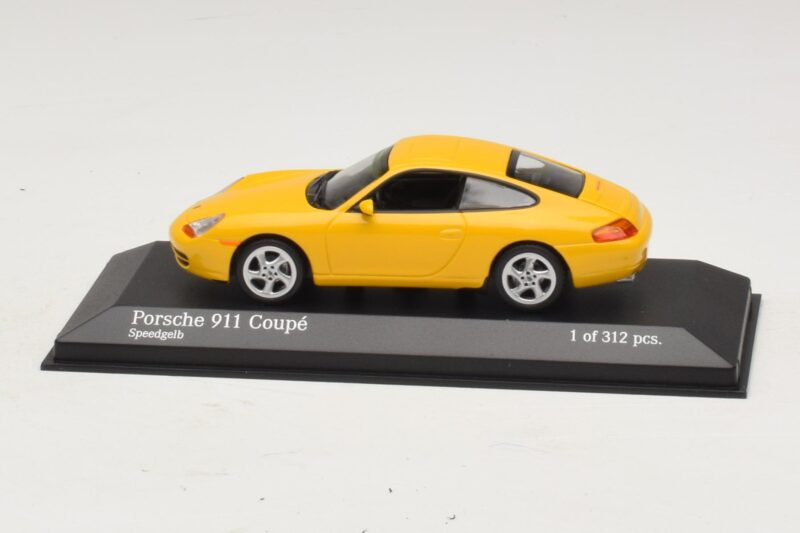 Porsche 911 991 Carrera Gul Minichamps 1:43 Porsche 911 991 Carrera Gul Minichamps 1:43 410060221 Metall