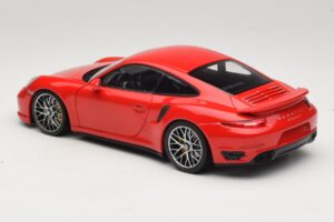 Porsche 911 991 Turbo S Röd Minichamps 1:18 110062320 Metall — bild 7 av 8