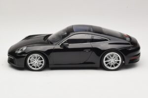 Porsche 911 992 Carrera 4S Svart Minichamps 1:18 WAP0211120R992 Metall — bild 3 av 6