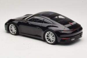 Porsche 911 992 Carrera 4S Svart Minichamps 1:18 WAP0211120R992 Metall — bild 5 av 6