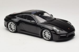 Porsche 911 992 Carrera 4S Svart Minichamps 1:18 WAP0211120R992 Metall — bild 4 av 6