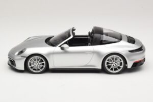Porsche 911 992 Targa 4 GTS Silver Minichamps 1:18 WAP0211460RTRG Metall — bild 3 av 6