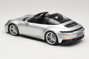 Porsche 911 992 Targa 4 GTS Silver Minichamps 1:18 WAP0211460RTRG Metall — bild 5 av 6