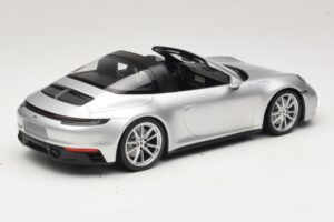 Porsche 911 992 Targa 4 GTS Silver Minichamps 1:18 WAP0211460RTRG Metall — bild 2 av 6