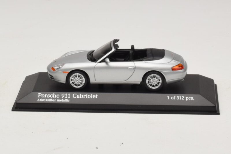Porsche 911 996 Cabriolet Silver Metallic Minichamps 1:43 400061091 Metall