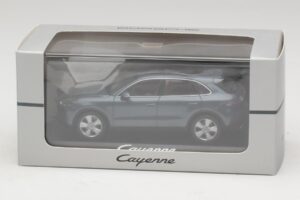 Porsche Cayenne E3 Blue Metallic Minichamps 1:43 WAP0203110J Metall — bild 4 av 4