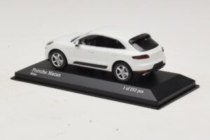Porsche Macan 95B Vit Minichamps 1:43 410062601 Metall — bild 3 av 4