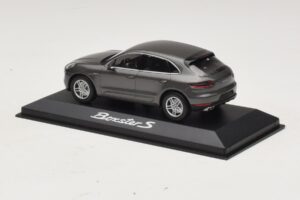 Porsche Macan S Diesel 95B Brons Metallic Minichamps 1:43 WAP0201510E Metall — bild 3 av 4