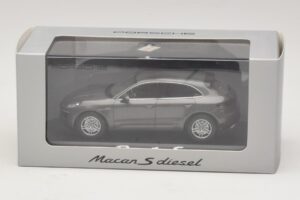 Porsche Macan S Diesel 95B Brons Metallic Minichamps 1:43 WAP0201510E Metall — bild 4 av 4