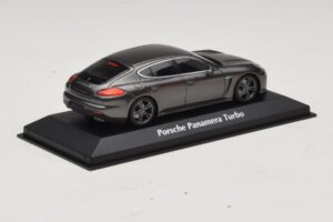 Porsche Panamera 970 Turbo Grå Metallic Maxichamps 1:43 940062371 Metall — bild 2 av 4