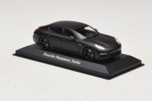 Porsche Panamera 970 Turbo Mattsvart Maxichamps 1:43 940062370 Metall — bild 3 av 4