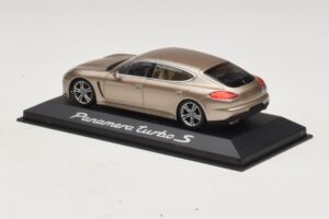 Porsche Panamera 970 Turbo S Brons Metallic Minichamps 1:43 WAP0200600E Metall — bild 3 av 4