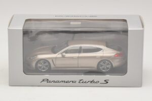 Porsche Panamera 970 Turbo S Brons Metallic Minichamps 1:43 WAP0200600E Metall — bild 4 av 4