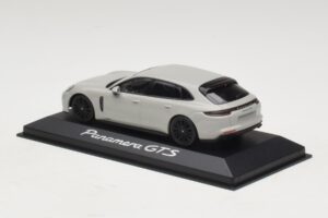 Porsche Panamera GTS 971 Chalk Grey Minichamps 1:43 WAP0207640J Metall — bild 3 av 4