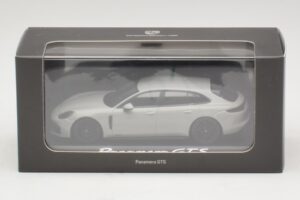 Porsche Panamera GTS 971 Chalk Grey Minichamps 1:43 WAP0207640J Metall — bild 4 av 4
