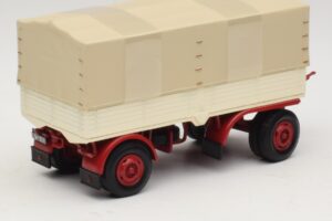 Lastbilssläp Presenning Vit Röd Minichamps 1:43 439159096 Metall — bild 2 av 6