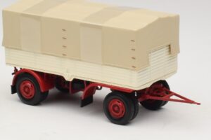 Lastbilssläp Presenning Vit Röd Minichamps 1:43 439159096 Metall — bild 4 av 6