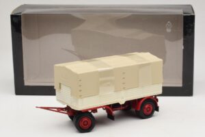 Lastbilssläp Presenning Vit Röd Minichamps 1:43 439159096 Metall — bild 6 av 6