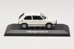 Volkswagen Golf GTI Mk1 Vit Maxichamps 1:43 940055171 Metall