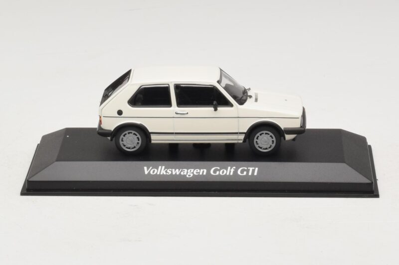 Volkswagen Golf GTI Mk1 Vit Maxichamps 1:43 940055171 Metall