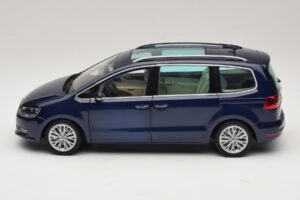 Volkswagen Sharan Blue Metallic Minichamps 1:18 110051000 Metall — bild 4 av 8