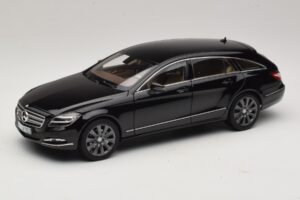 Mercedes CLS Shooting Brake X218 obsidiansvart metallic Norev 1:18 183944 Metall
