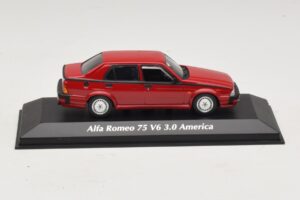Alfa Romeo 75 V6 3.0 America Röd Maxichamps 1:43 940120461 Metall