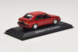 Alfa Romeo 75 V6 3.0 America Röd Maxichamps 1:43 940120461 Metall — bild 2 av 5
