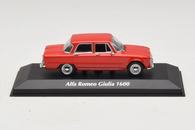 Alfa Romeo Giulia 1600 Röd Maxichamps 1:43 940120901 Metall