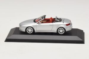 Alfa Romeo Giulia Spider Silver Minichamps 1:43 400120731 Metall