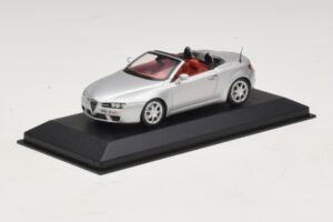 Alfa Romeo Giulia Spider Silver Minichamps 1:43 400120731 Metall — bild 2 av 5